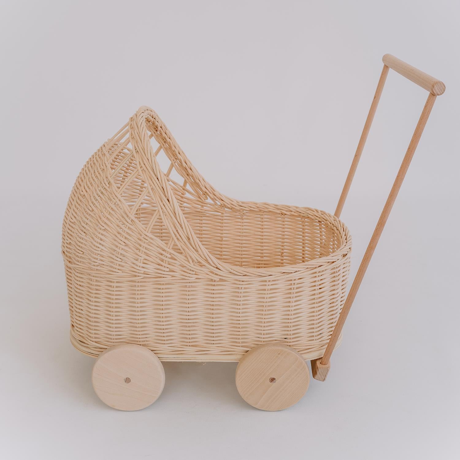 Rattan-Puppenwagen